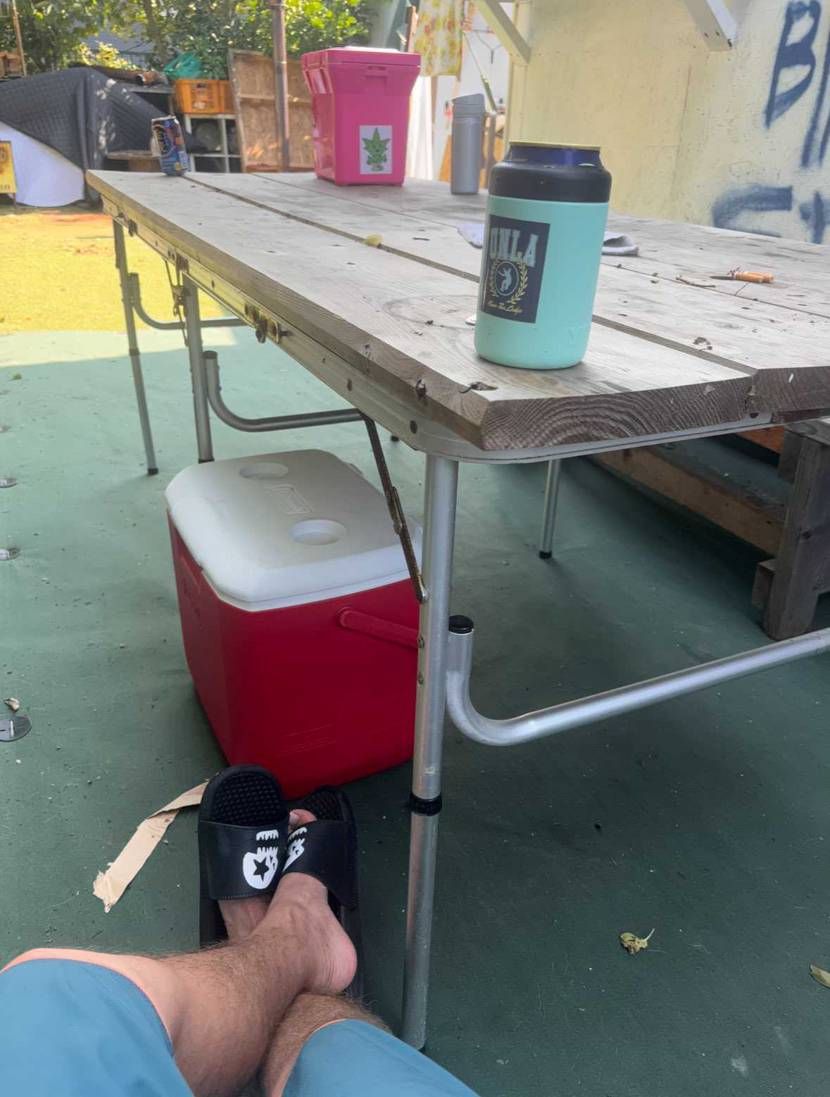 おはようございます☀夏は、まだ終わりません👍🥹
☺️スニーカー脱ぎ捨てました🌊