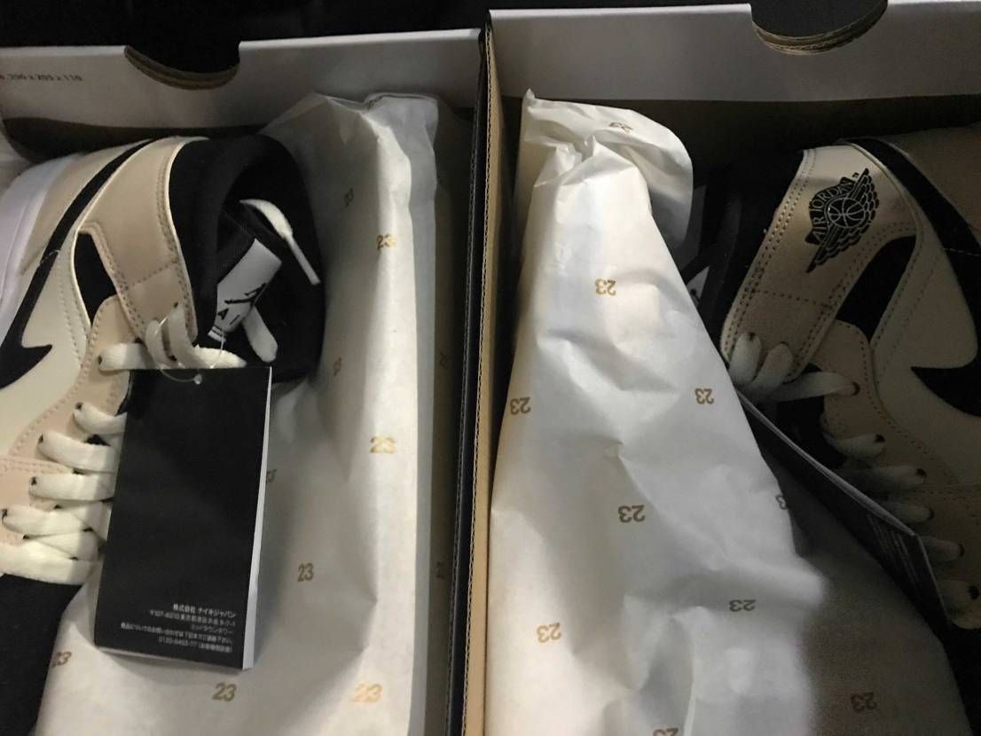 一人で5足購入。
まさかまだ在庫があるとは…

2色パターンはプレ値はあが