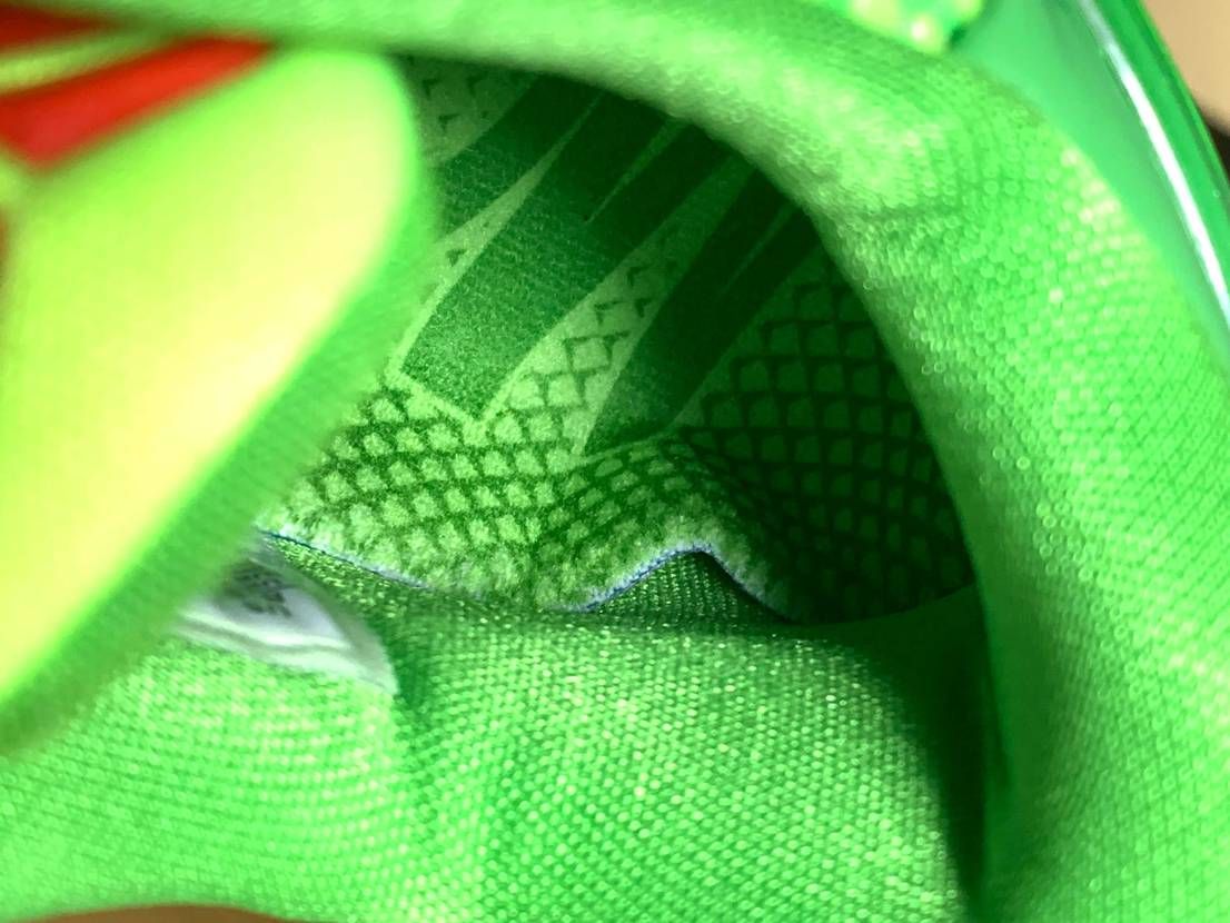 Kobe6 買ったけど、これは辛い。
つま先の方に隙間があるわけではない。