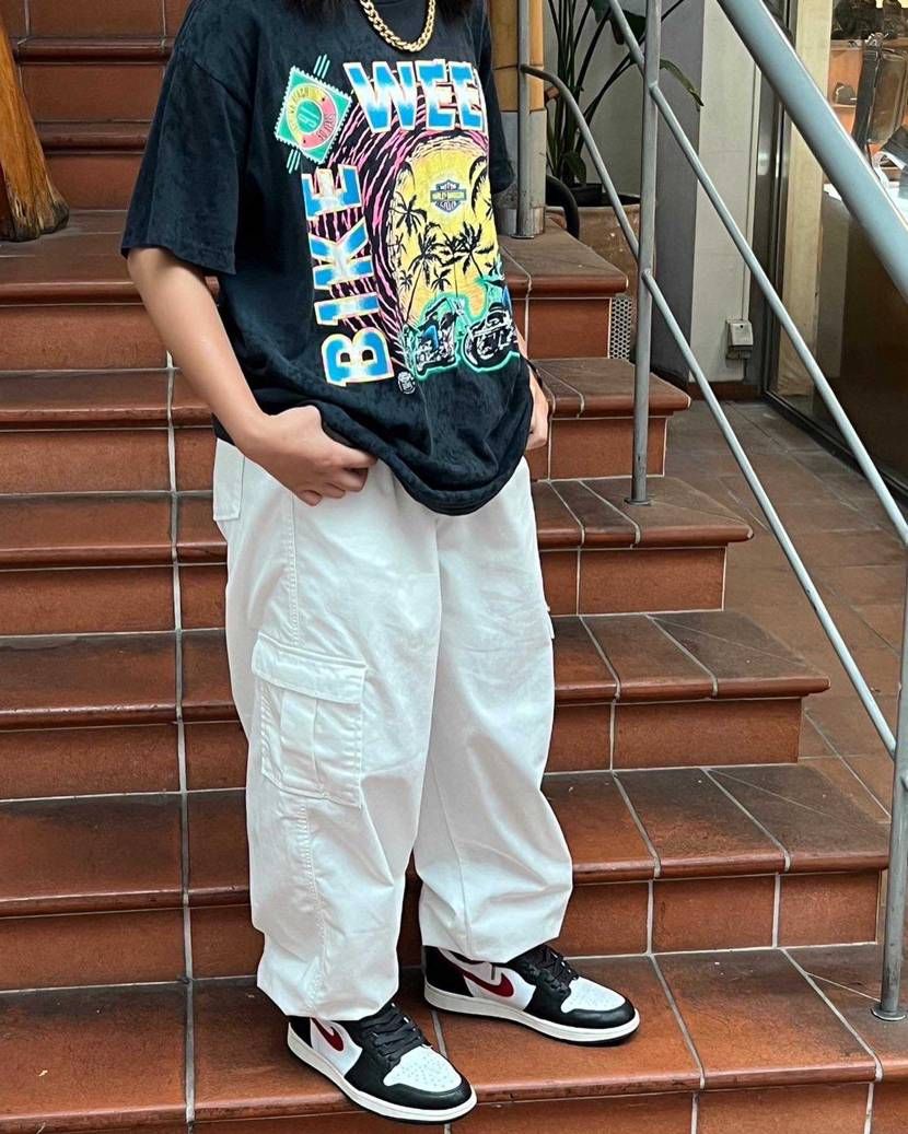 友達と古着屋さん行った帰りに写真撮りあいっこ〜😽
雨すごかったぁ、😵‍💫