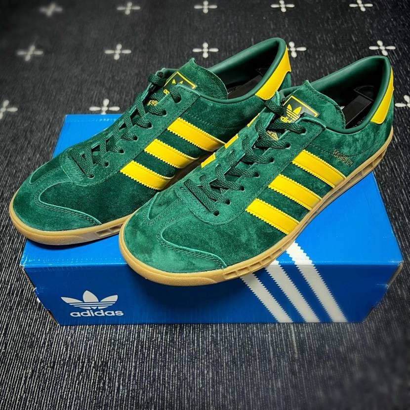 オランダからブラジルカラーのハンブルグが到着

ストライプスもライニングも合