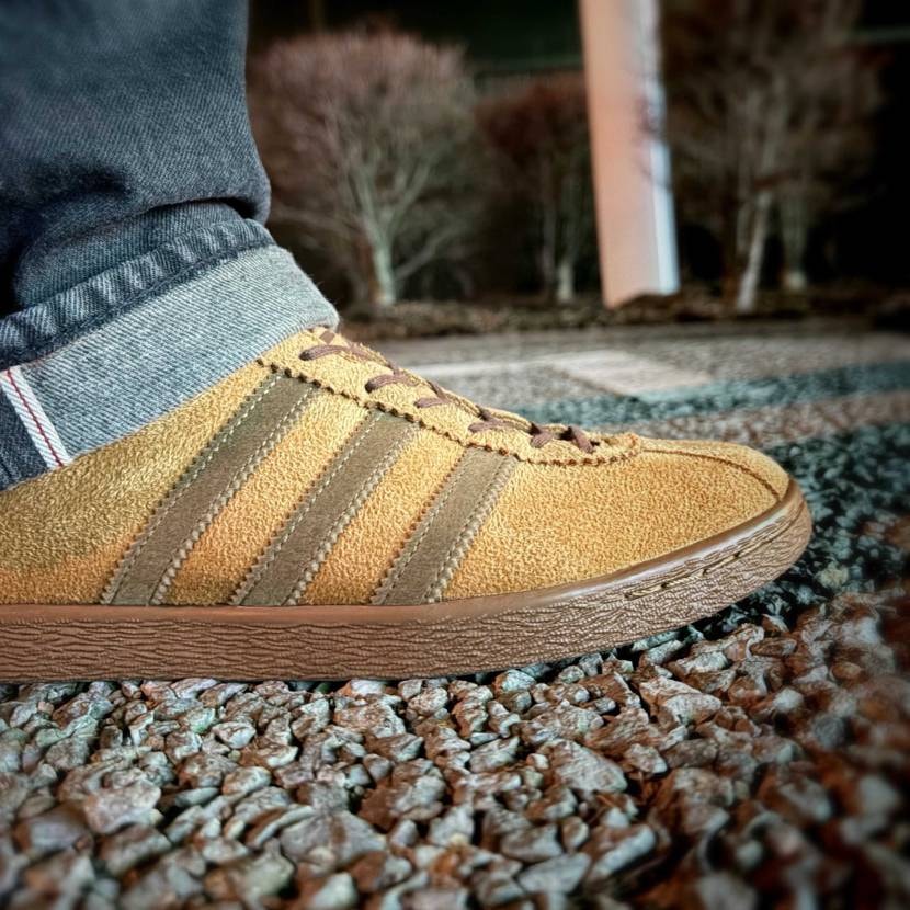 今日スニ

イカしてるだろ。ウソみたいだろ。
弁当の包み紙なんだぜ。それで