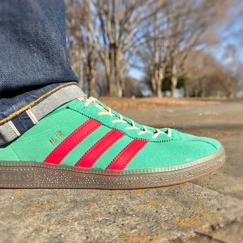 今日スニ

何気にタン裏レザーのこの一足
夏カラーなのにスウェード厚め+レ