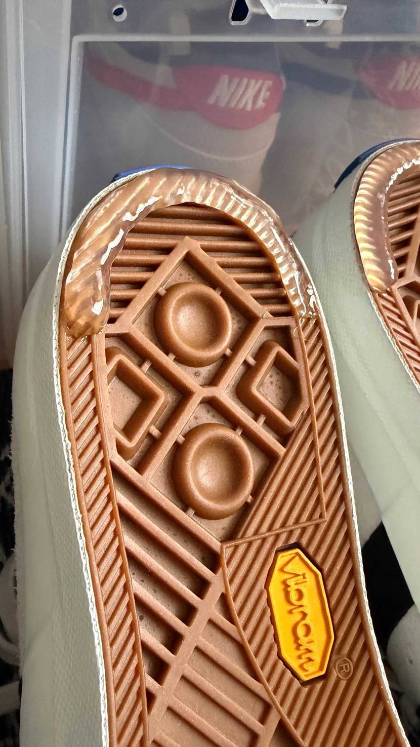 ヒールプロテクト施工中
RASと不思議なシューグ工場🏭