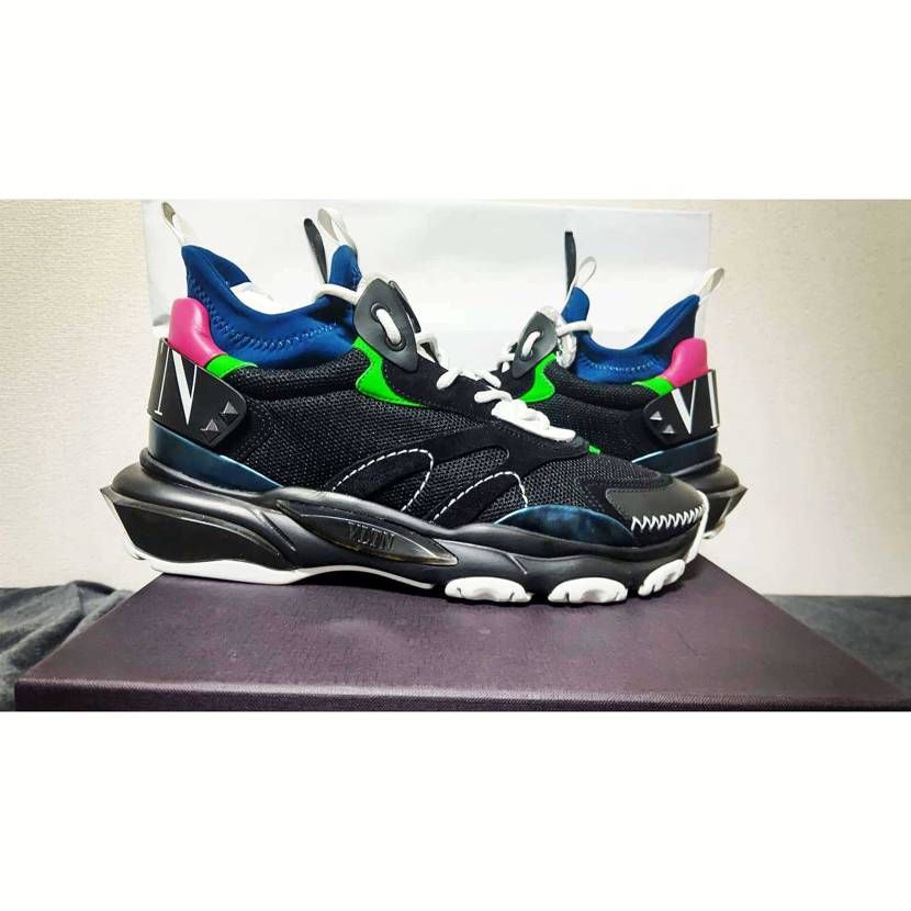 VALENTINOのスニーカー買ってきました
こういうデザイナーズ系は、ここの趣