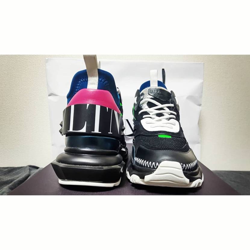 VALENTINOのスニーカー買ってきました
こういうデザイ