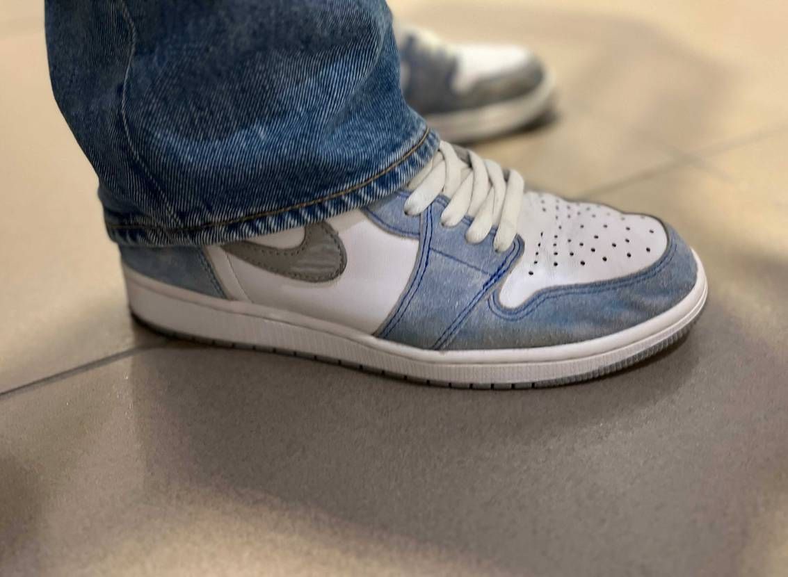 ハイパーロイヤル👟と🎄
今日のランチは久しぶりの家系🍜　硬め濃いめ少なめで！