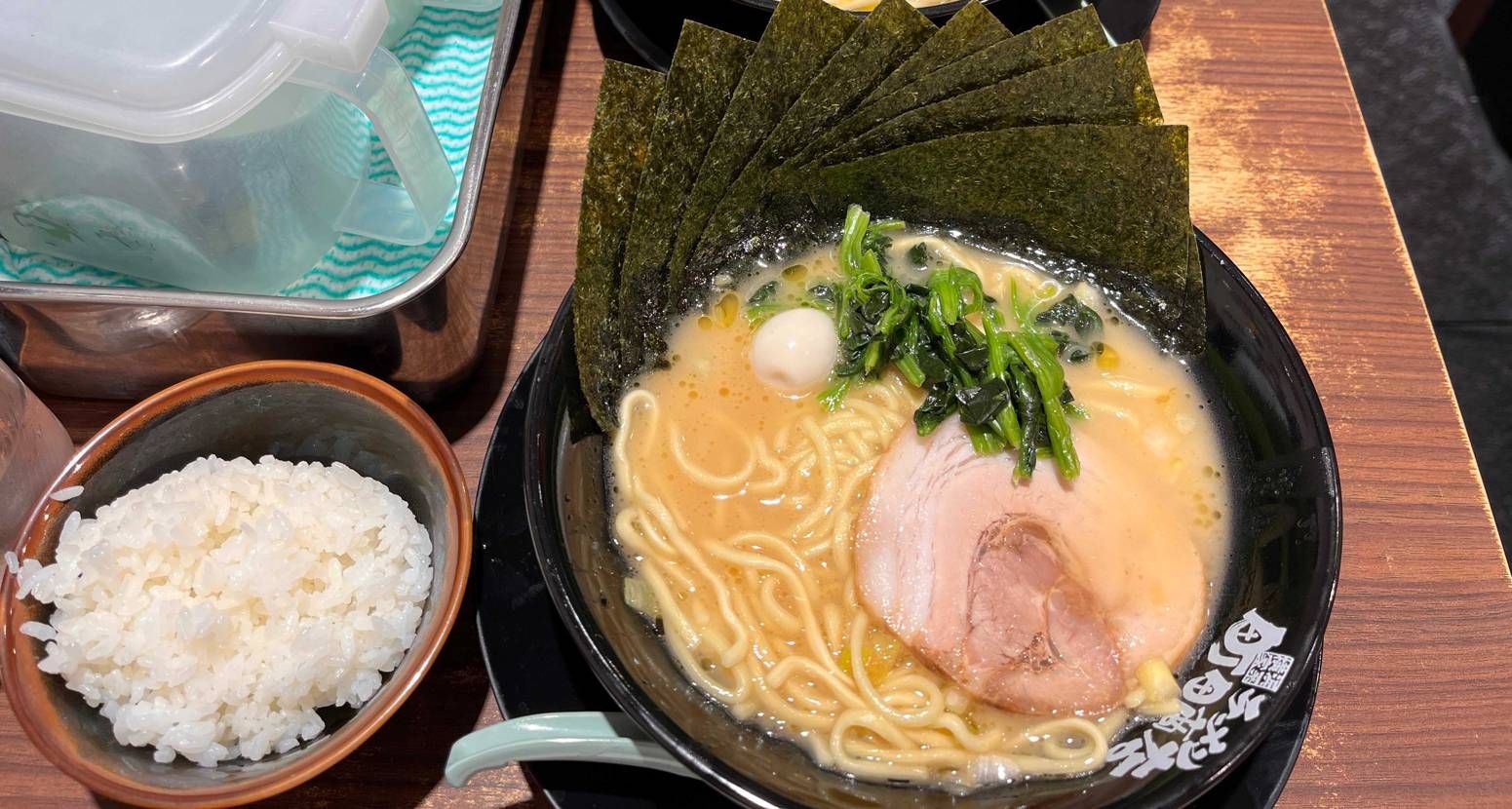 ハイパーロイヤル👟と🎄
今日のランチは久しぶりの家系🍜　硬