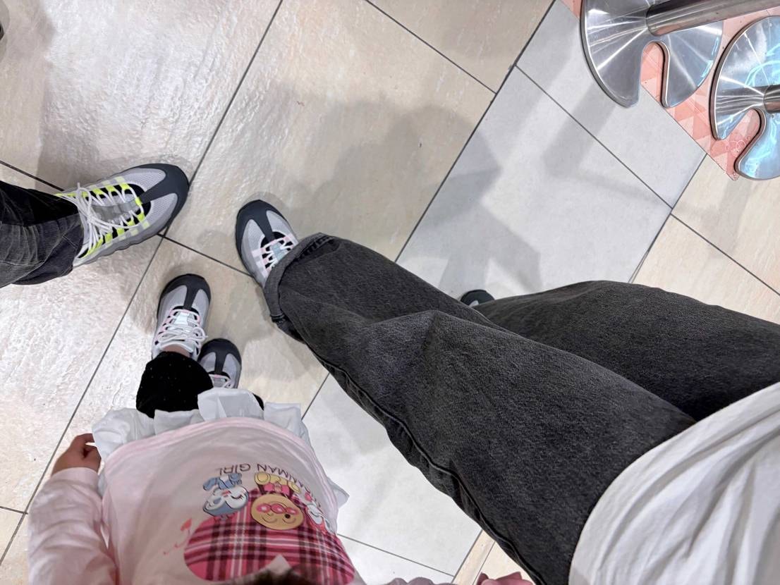 アラスカ欲しかったな…。残念残念😢
防水スプレーふって家族揃ってエアマックス9