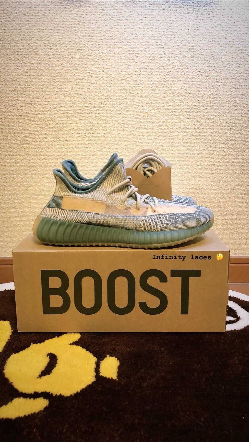 最初の「インフィニティレース」のYEEZY。