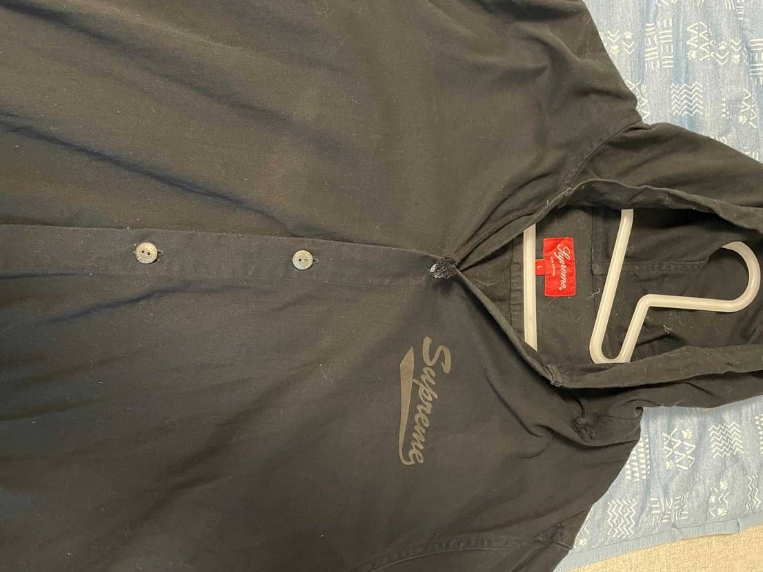 このsupremeのフードシャツの正式名称知ってる方いますか？
たぶん17ss