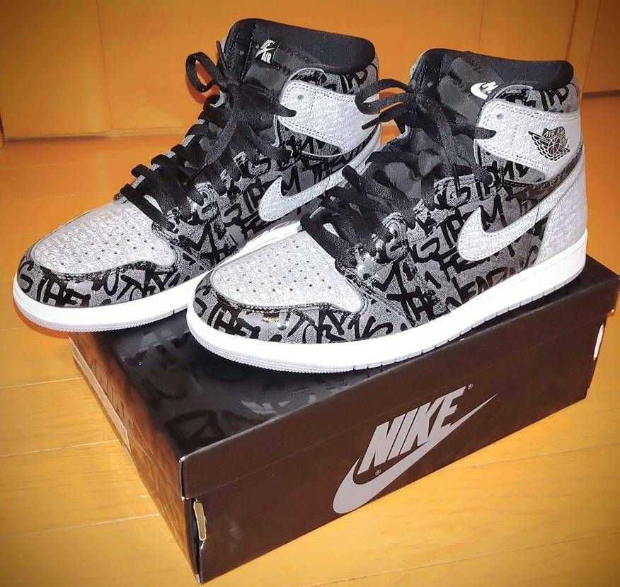 今日、スニダンで初のお買い物した、
ナイキ エアジョーダン1 ハイ OG "リ