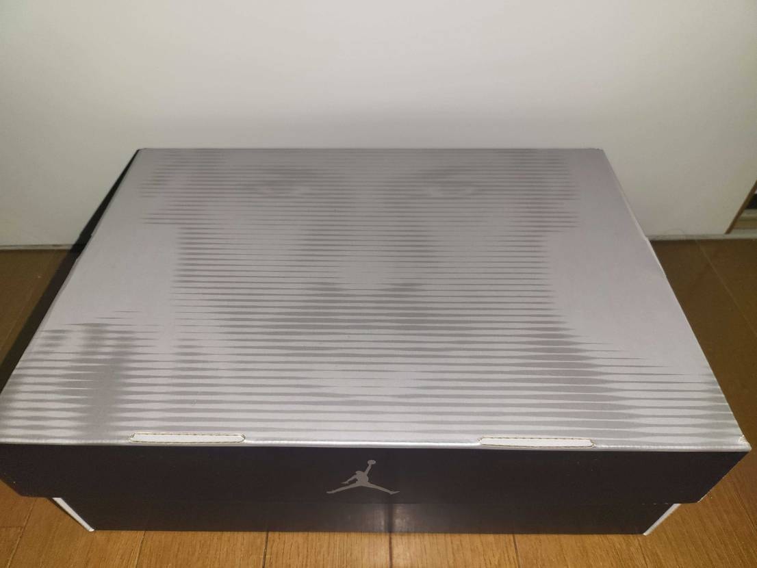 実物は結構シックな感じ。
大人な紫。