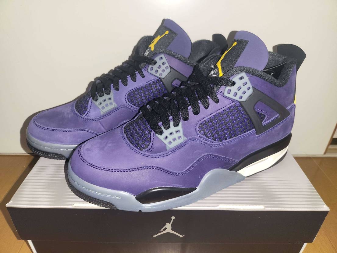 実物は結構シックな感じ。
大人な紫。