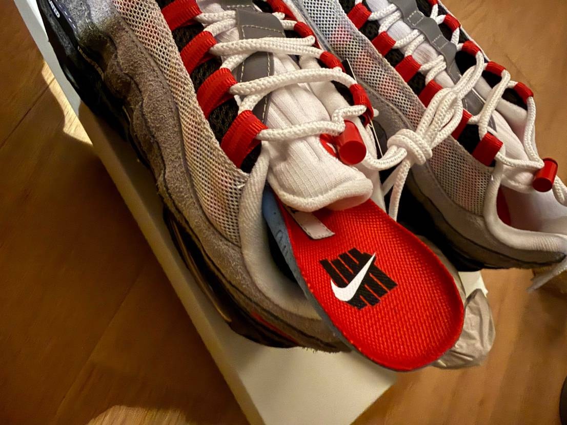 外せるので別のインソール入れて履こうと思います。