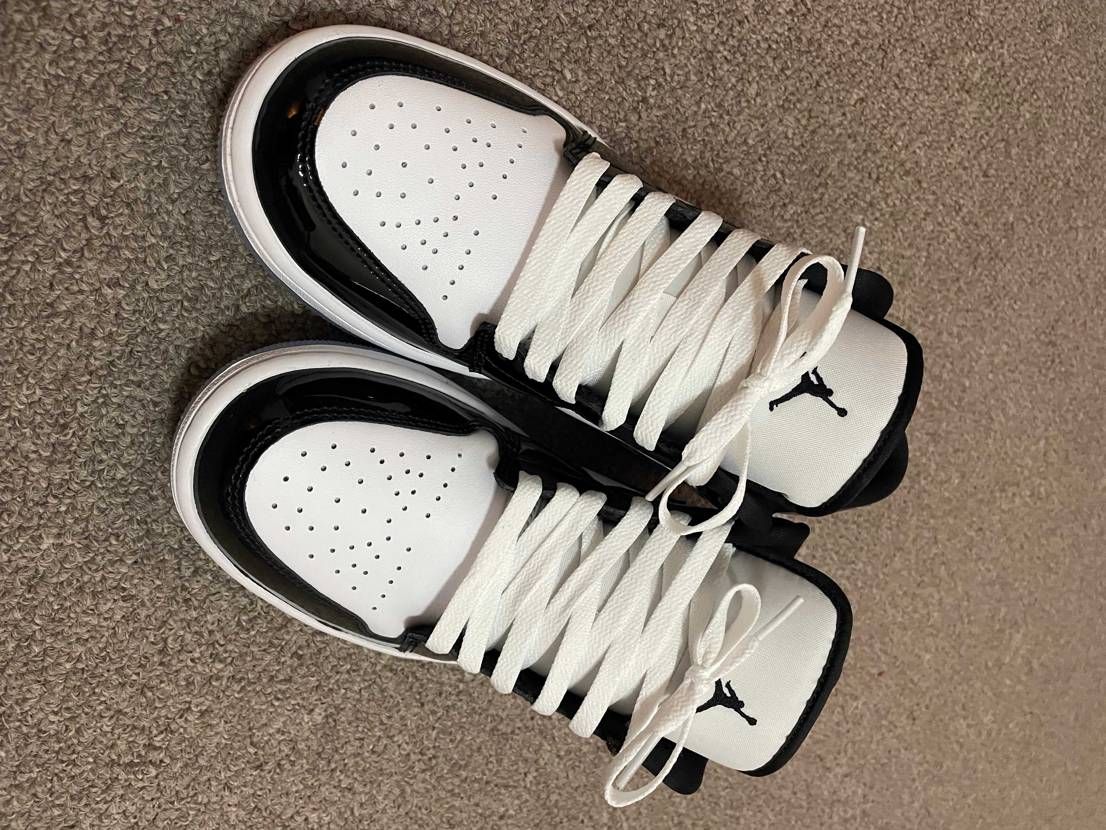 スニーカー飾り出したけど、
加水分解するの初めて知った😅
コレクターではない