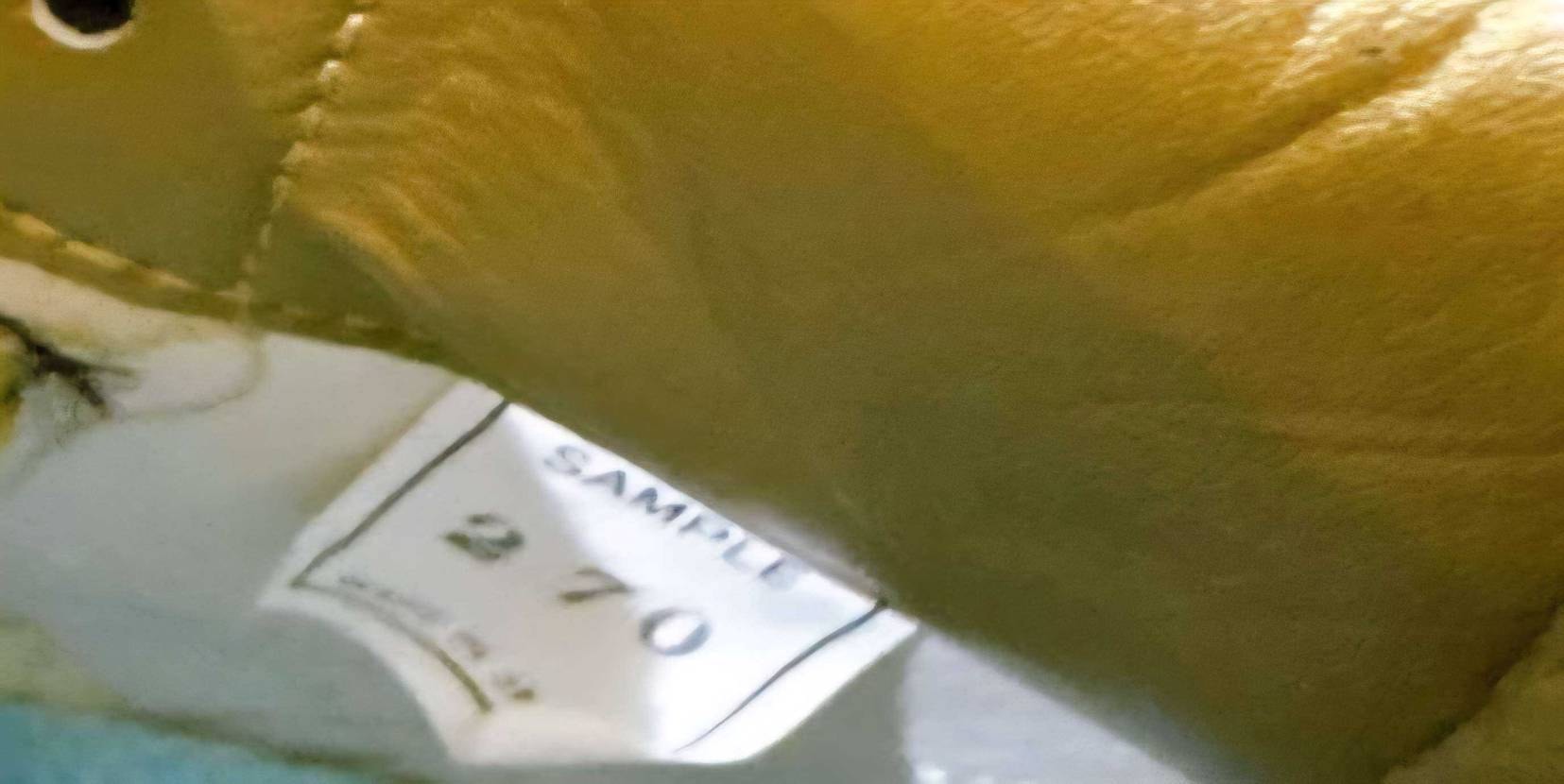 アシックスのファブレジャパンLでこのようなSample表記に