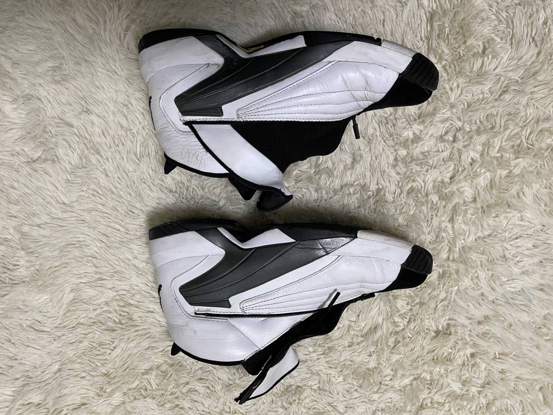 中古のスニーカー
1年ほど使用、着用した回数は10から15