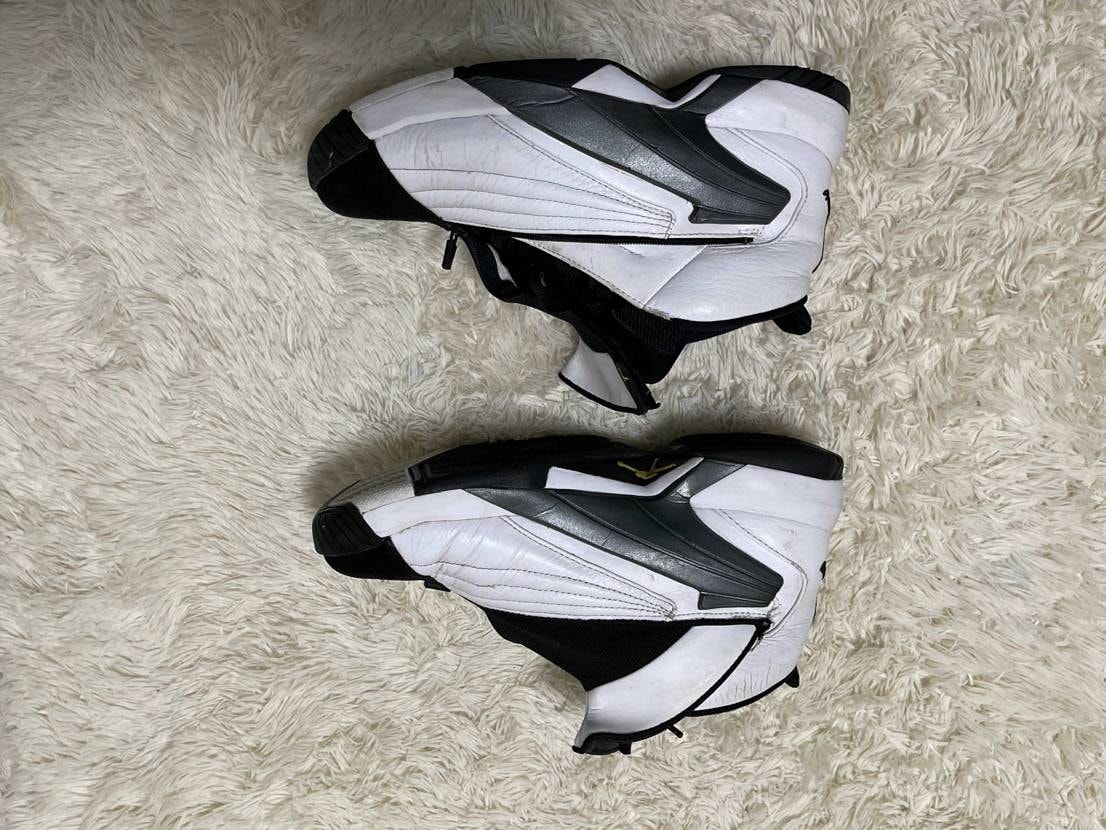 中古のスニーカー
1年ほど使用、着用した回数は10から15