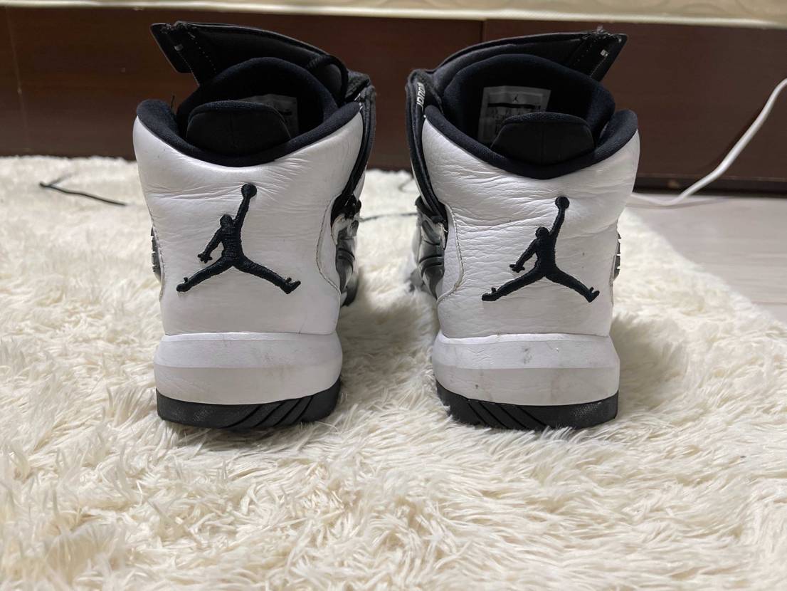 中古のスニーカー
1年ほど使用、着用した回数は10から15