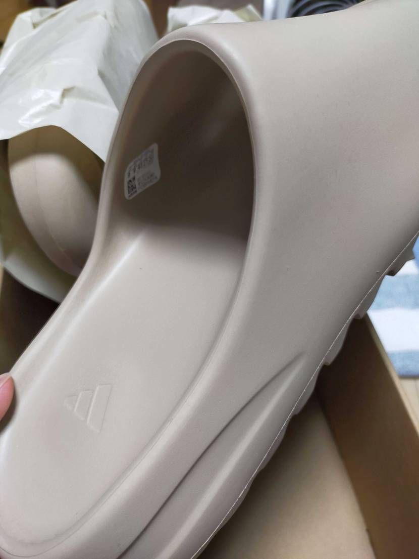 材質とか凄いなこれwwww
あとスリッパとして履くなら2cmアップがいいかとww