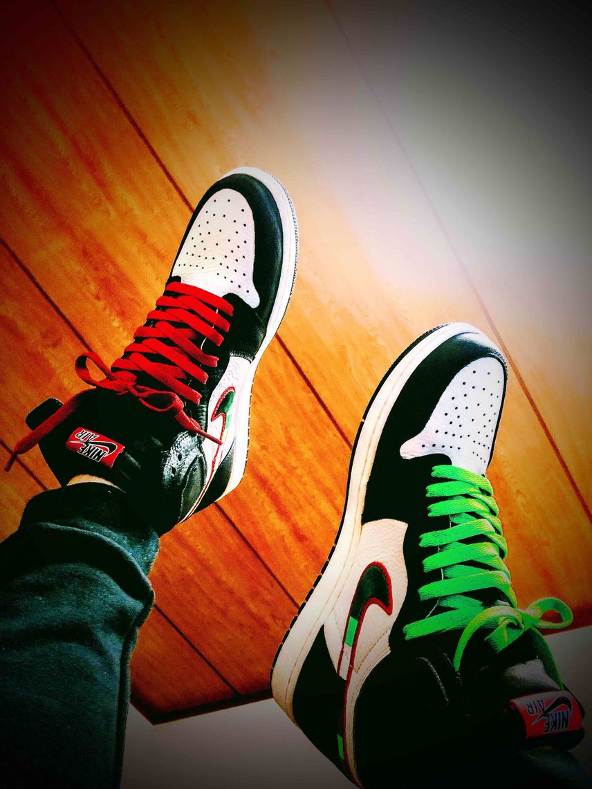 はしゃぐ大人w
#nike#aj1#スニーカー好き#バカ紐#召され撮り#kic