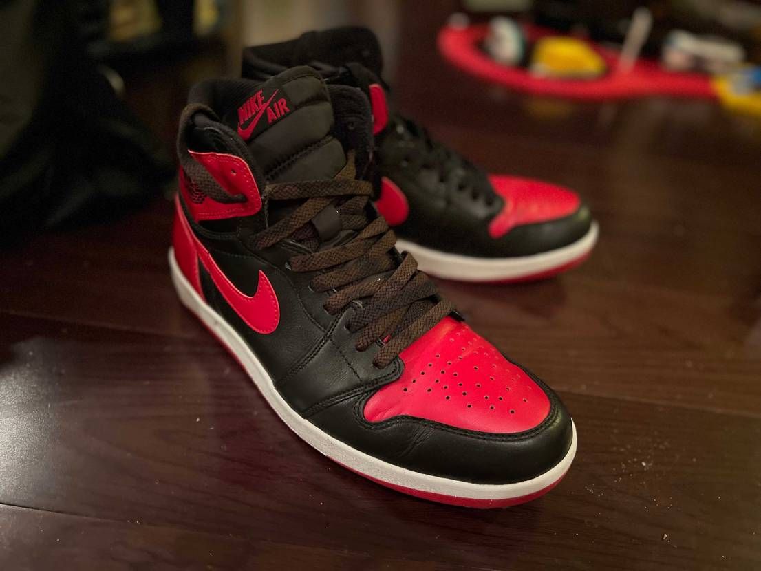 今日はヴィンテージ風にするために、Jordan1.5ブレッドに黒のヴィンテージ加