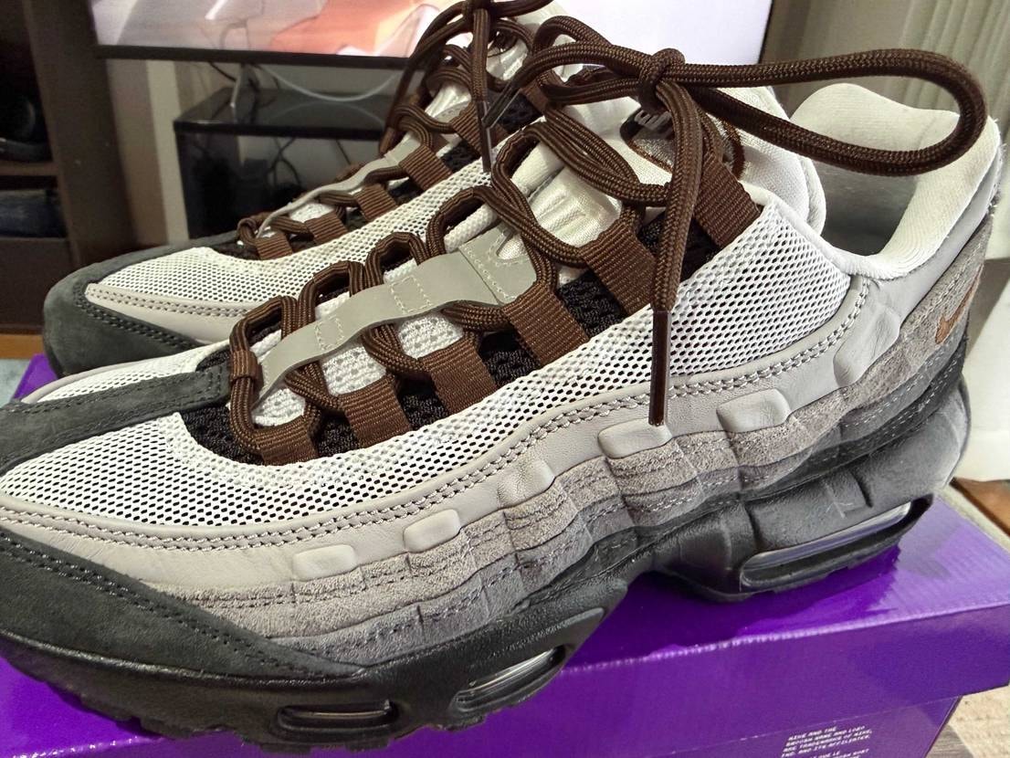 靴紐をブラウンに変更。色々な服に合わせやすそう('ࠏ' )