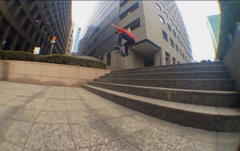 SK8@大手町にて久々オーリー6段メイク🙋‍♂️
46歳まだまだ現役😁
スニ