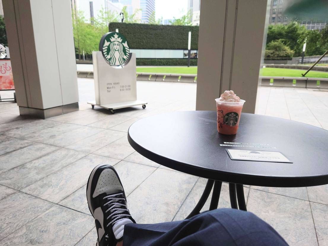 仕事前のひと時✨🎶

初履きパンダ🐼はスニダンで知り合ったHideさんが同い