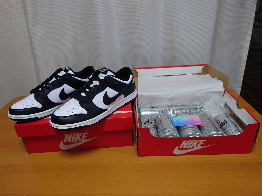 仕事前のひと時✨🎶

初履きパンダ🐼はスニダンで知り合っ