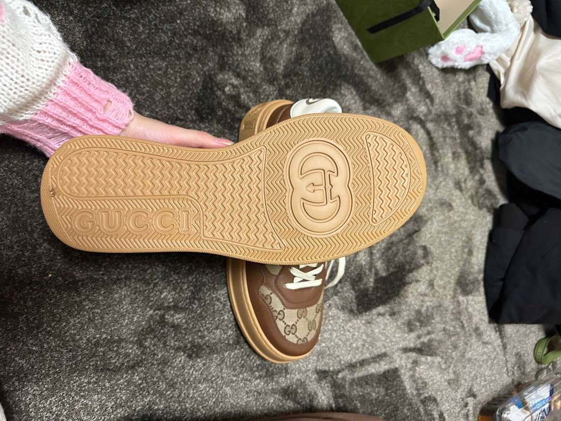 Gucci store で買いましたけど、使いませんので売ります。新品です。