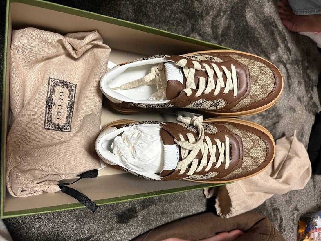 Gucci store で買いましたけど、使いませんので売り