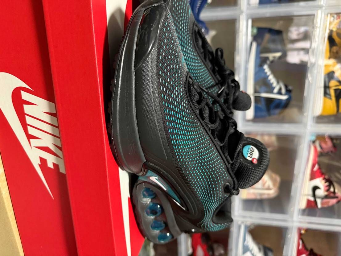 今回のセールで買いました。
このスニーカーの履き心地が自分にはしっくりきてハマ