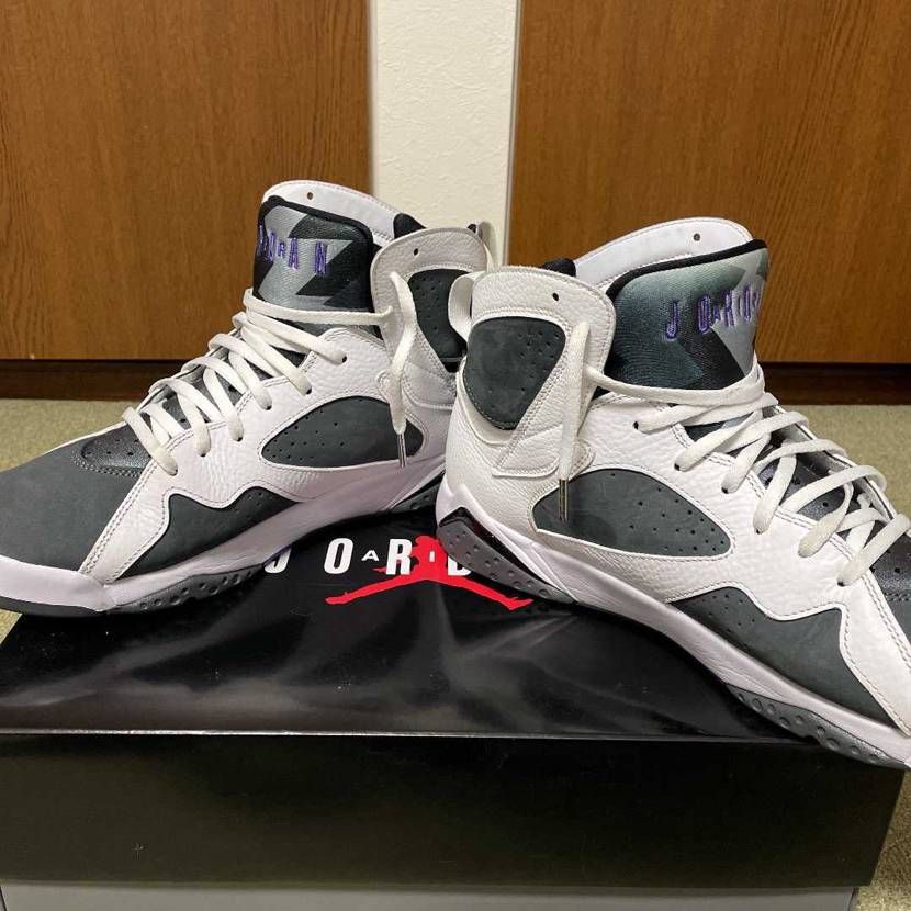 エアジョーダン 7 フリント 中古出品してます!
サイズは32センチ