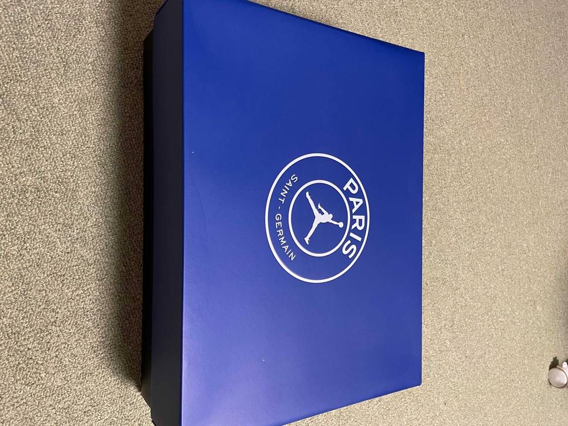 エアジョーダン 7 PSGコラボ中古出品中！

値下げ致