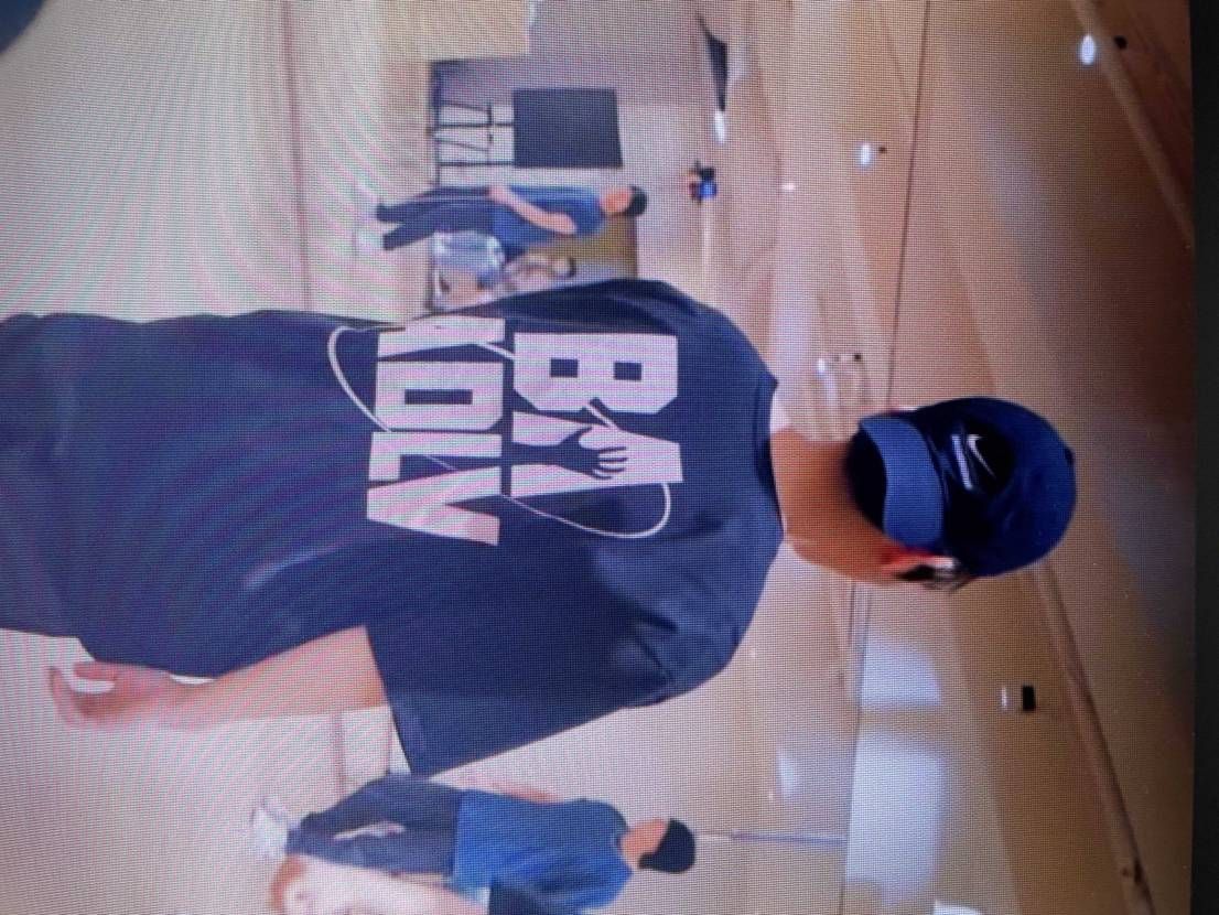 この人の帽子を知りたいです！おそらくシュプリームとNIKEのやつだと思うんですけ