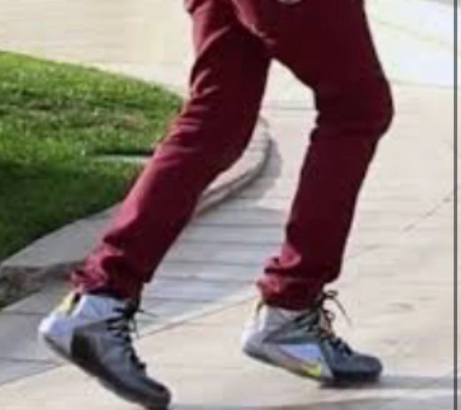 これ靴はなんて言う名前ですか？
探しても出てこなかったので知ってる方教えてくだ