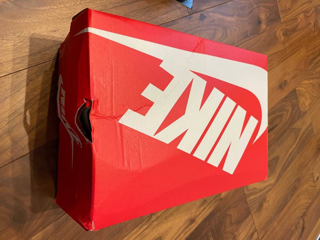 深い傷がパックリ、BOXがベッコリ😭
結構なハズレを引きま