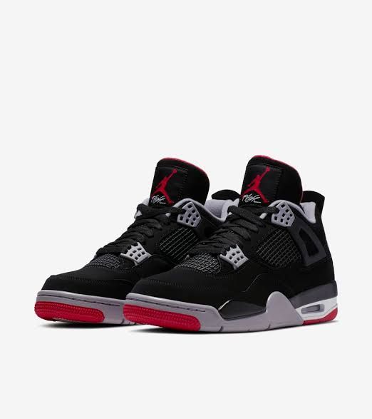 #みんなに質問
AJ4のレトロ買おうとしてるのですがサイズ