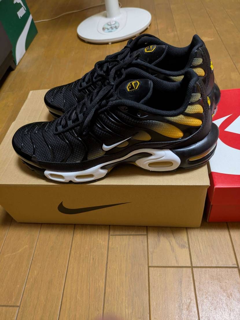 NIKEの40%オフで購入と
ネットで半額以下の価格で２足