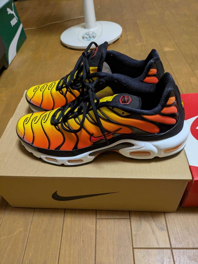 NIKEの40%オフで購入と
ネットで半額以下の価格で２足