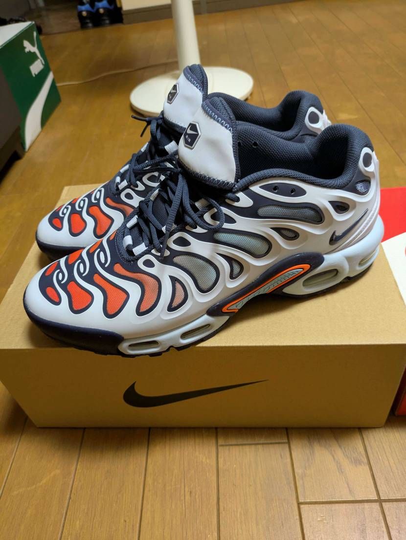 NIKEの40%オフで購入と
ネットで半額以下の価格で２足