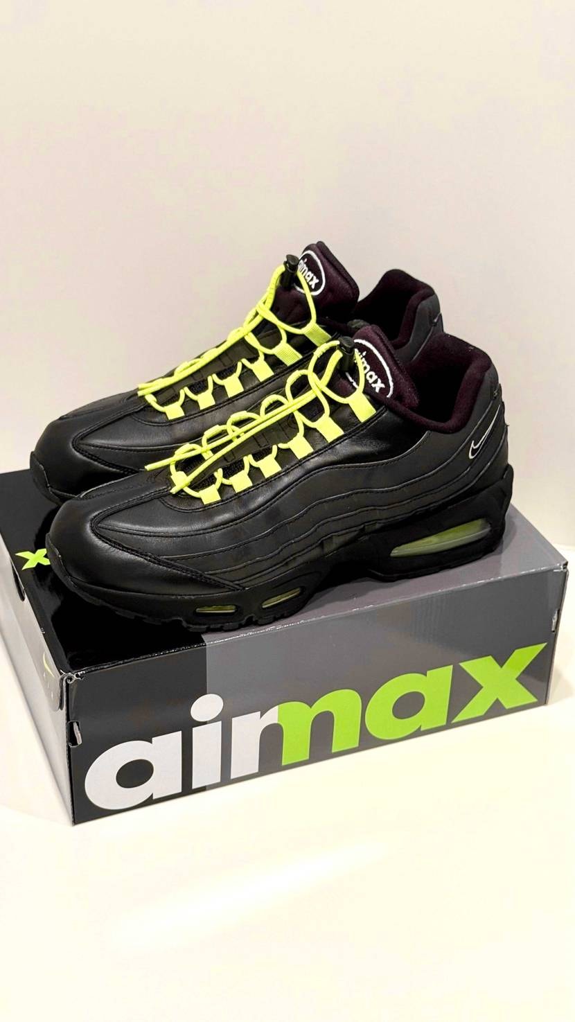 無粋だとは思いつつ、シューレースを早速変えてみました
自分では結構気に入ってま