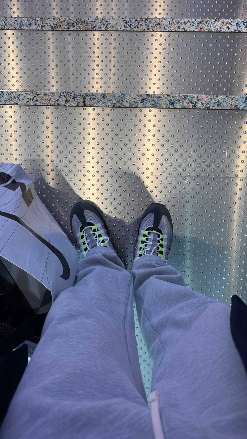 NIKE原宿！買えてよかった😭
その場で履き替えてしまいま