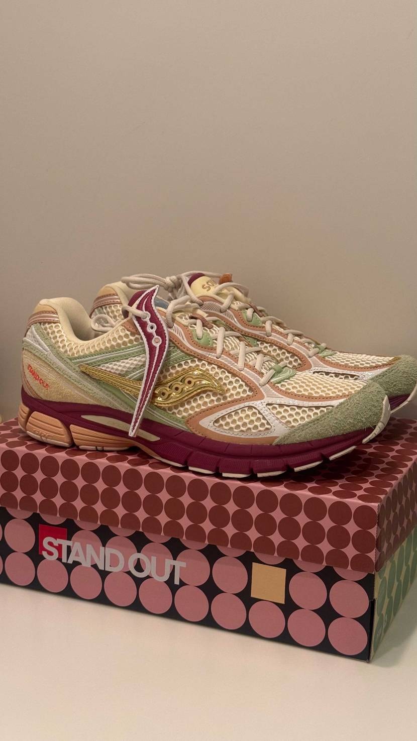 これかなり良いですよ…
初Sauconyですが何よりStan Birchの表現