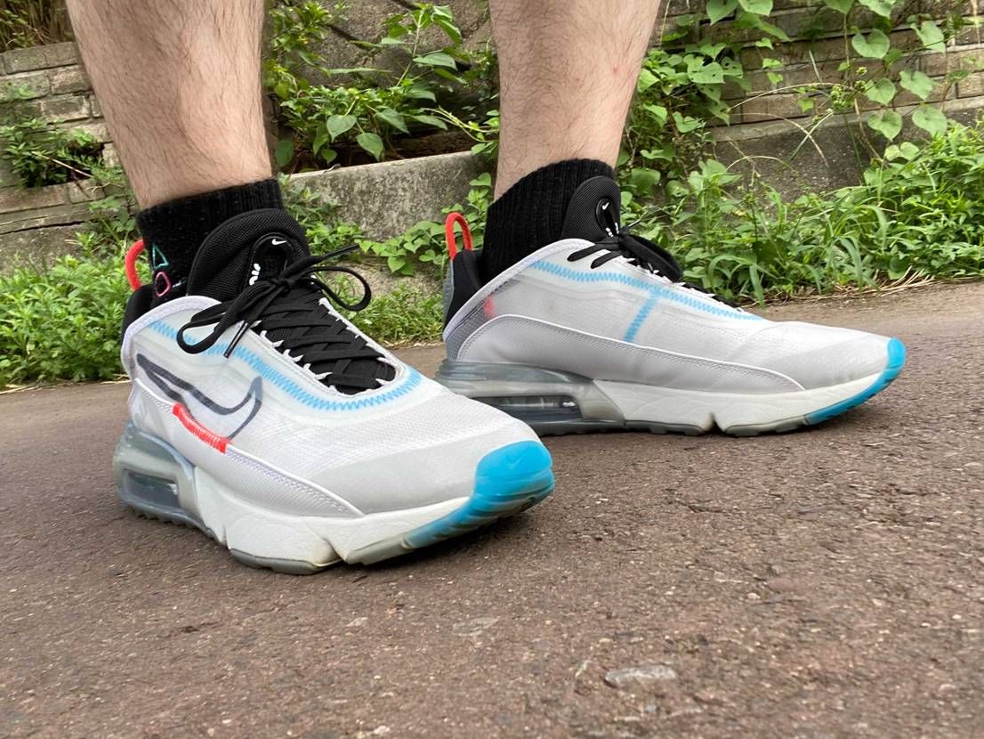 本日の一足シリーズ
air max 2090 og
"pure plat