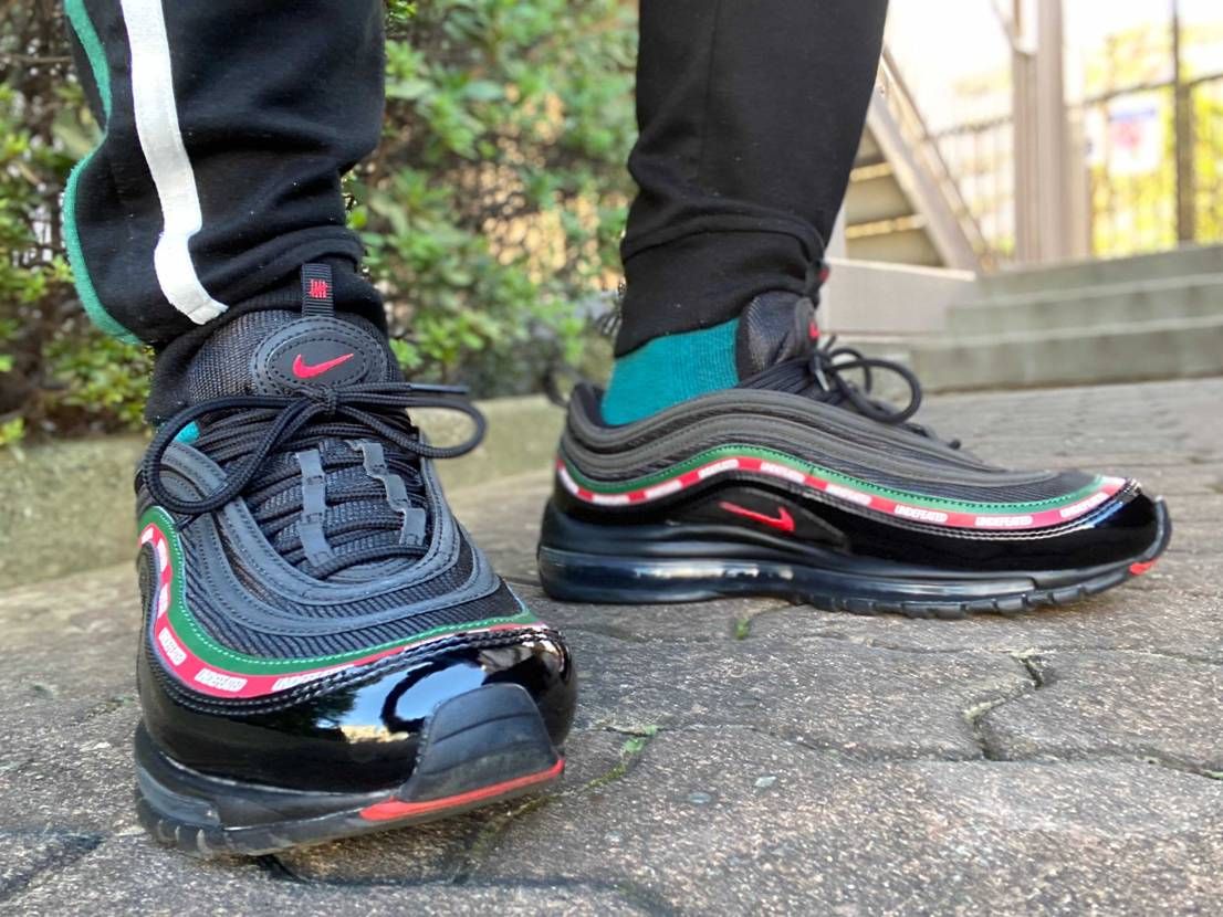 本日の一足シリーズ
air max 97 × undefeated
"b