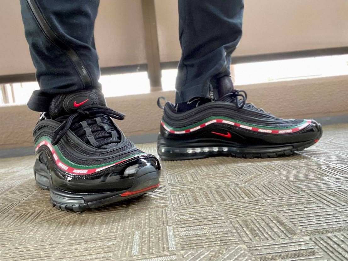 本日の一足シリーズ

air max 97 × undefeated
"b