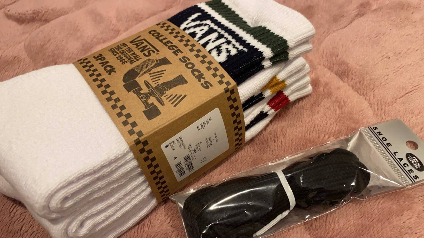 白黒ダンクの薄っぺらい紐が嫌で
太めの物に交換しました😊